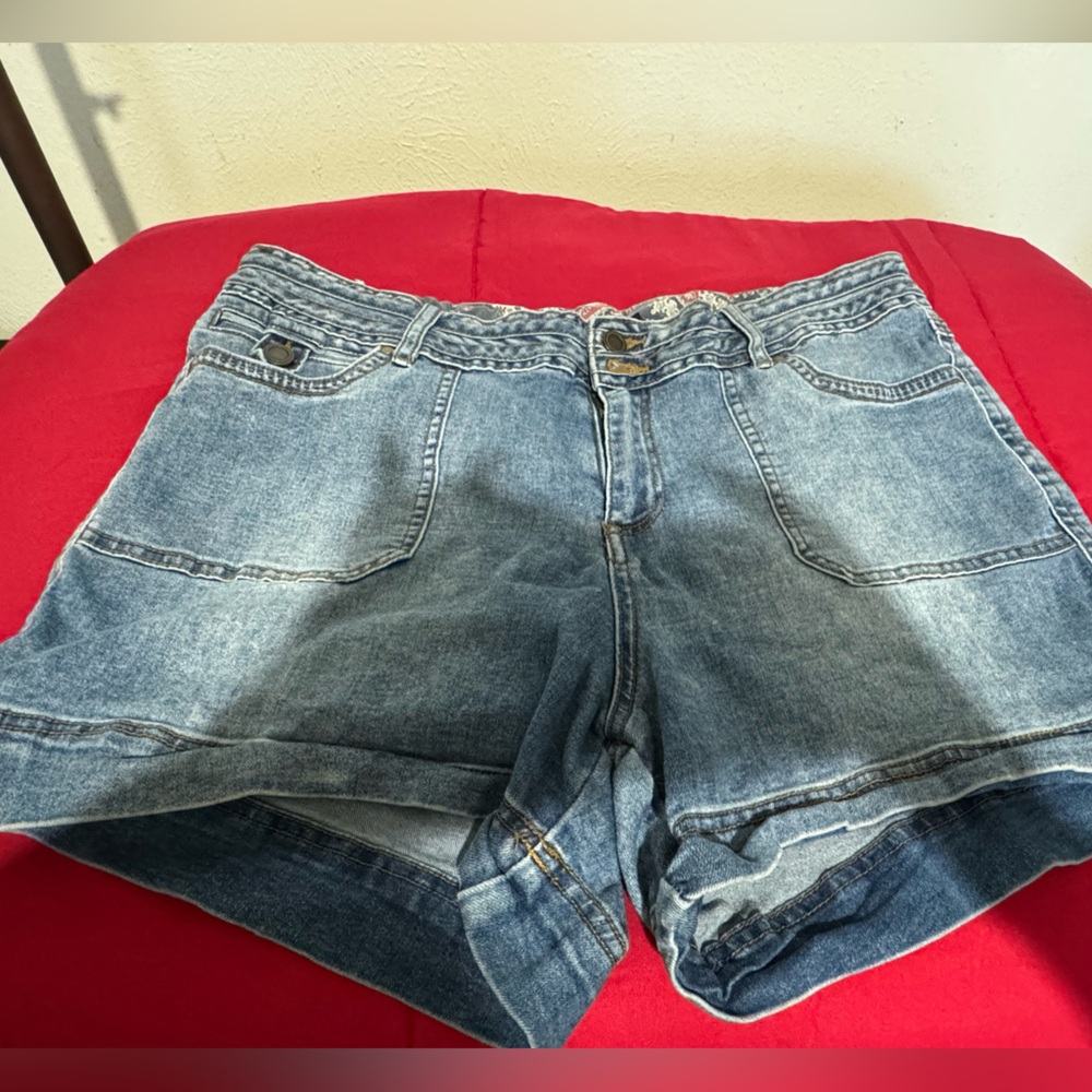 One 5 One Womens 5 in. Solid Belted Denim Short Sz 16